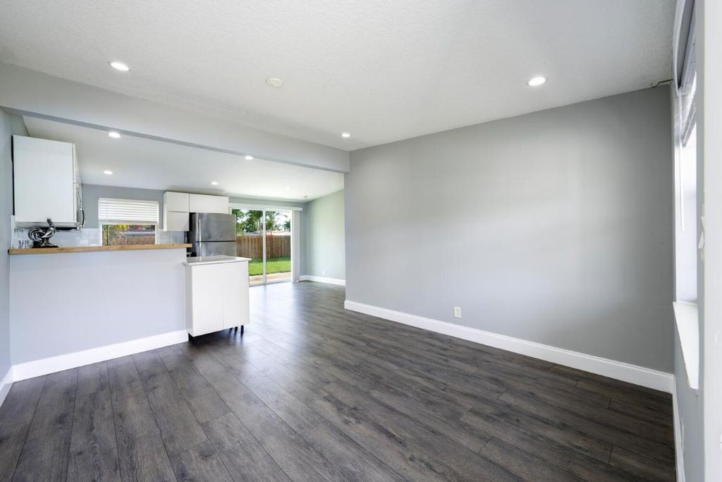 Photo of 3819 Bahama Road, Palm Beach Gardens, FL 33410 (MLS # R10997315)