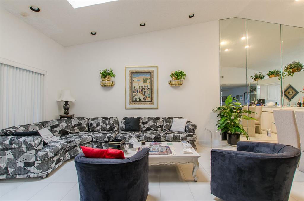 HUNTINGTON POINTE - Residential