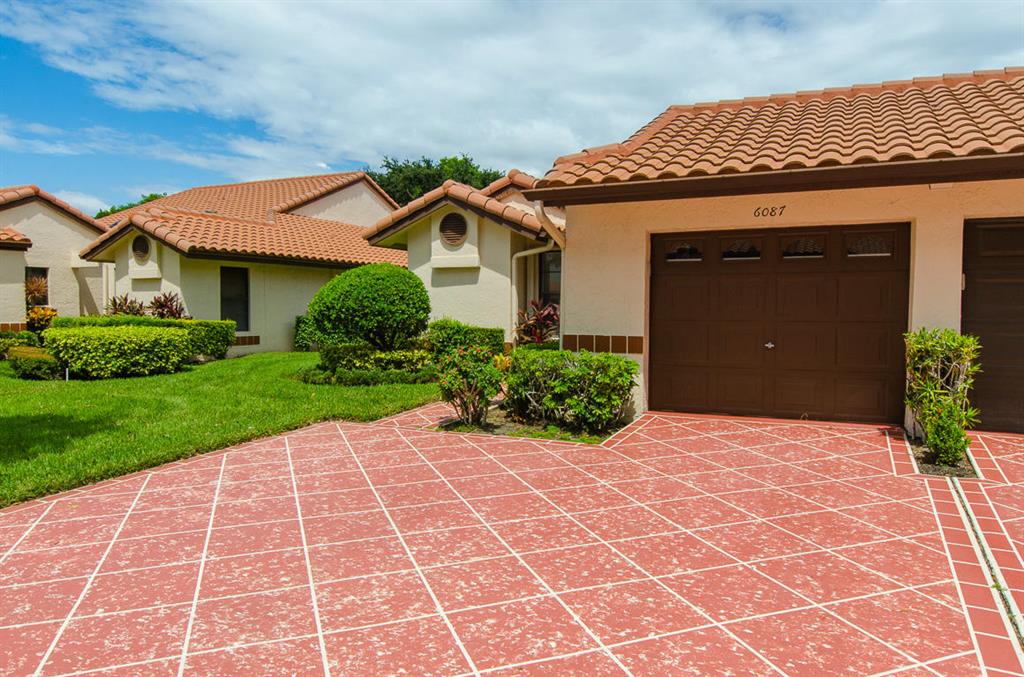 HUNTINGTON POINTE - Residential