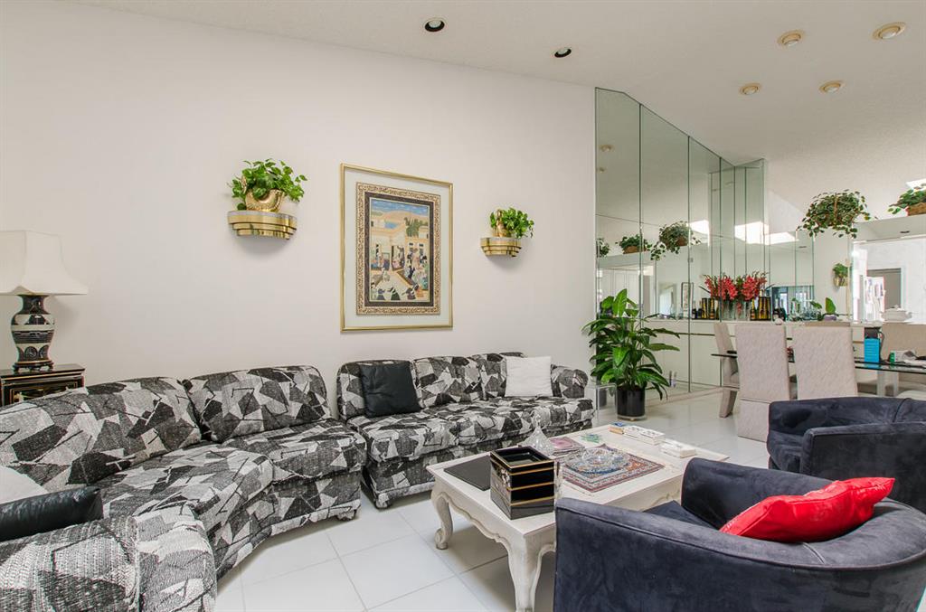 HUNTINGTON POINTE - Residential