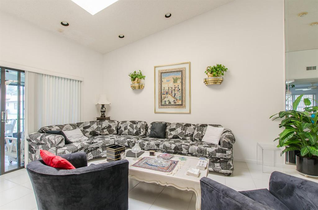 HUNTINGTON POINTE - Residential