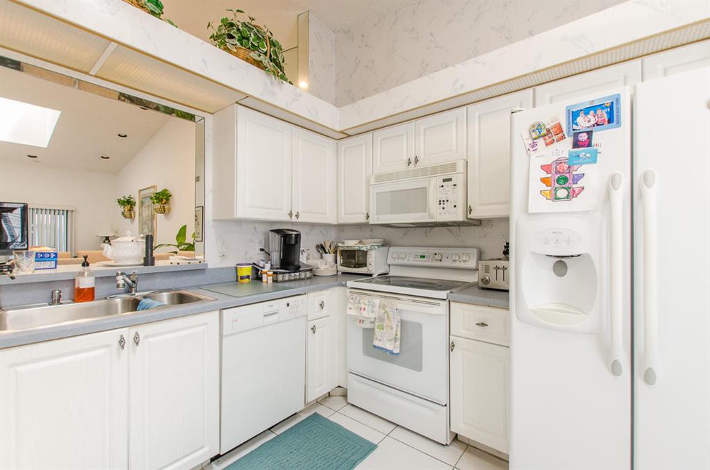 HUNTINGTON POINTE - Residential