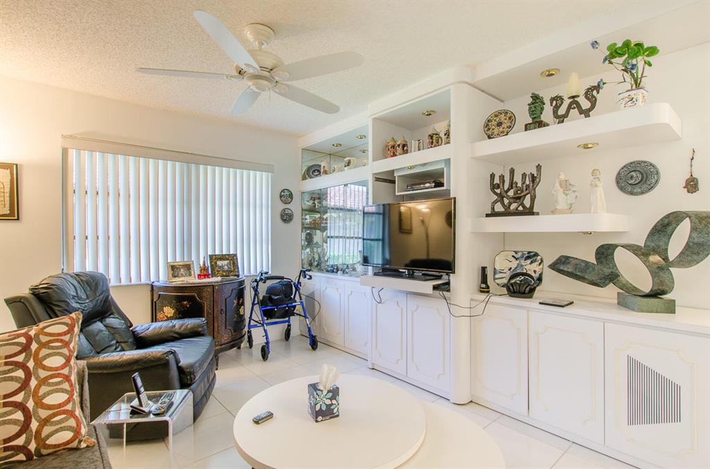 HUNTINGTON POINTE - Residential