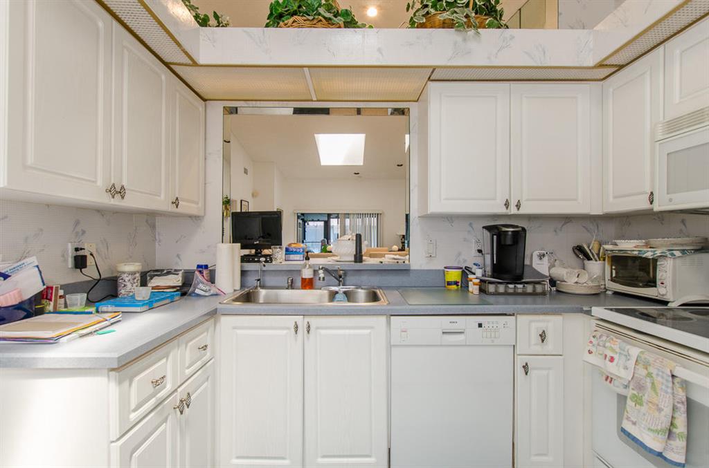 HUNTINGTON POINTE - Residential