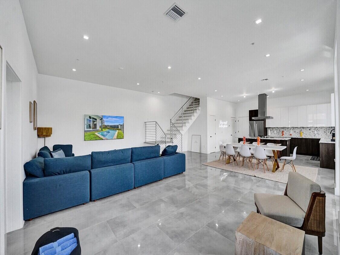 THE ENCLAVE AT LAKE RIDGE - Residential Lease