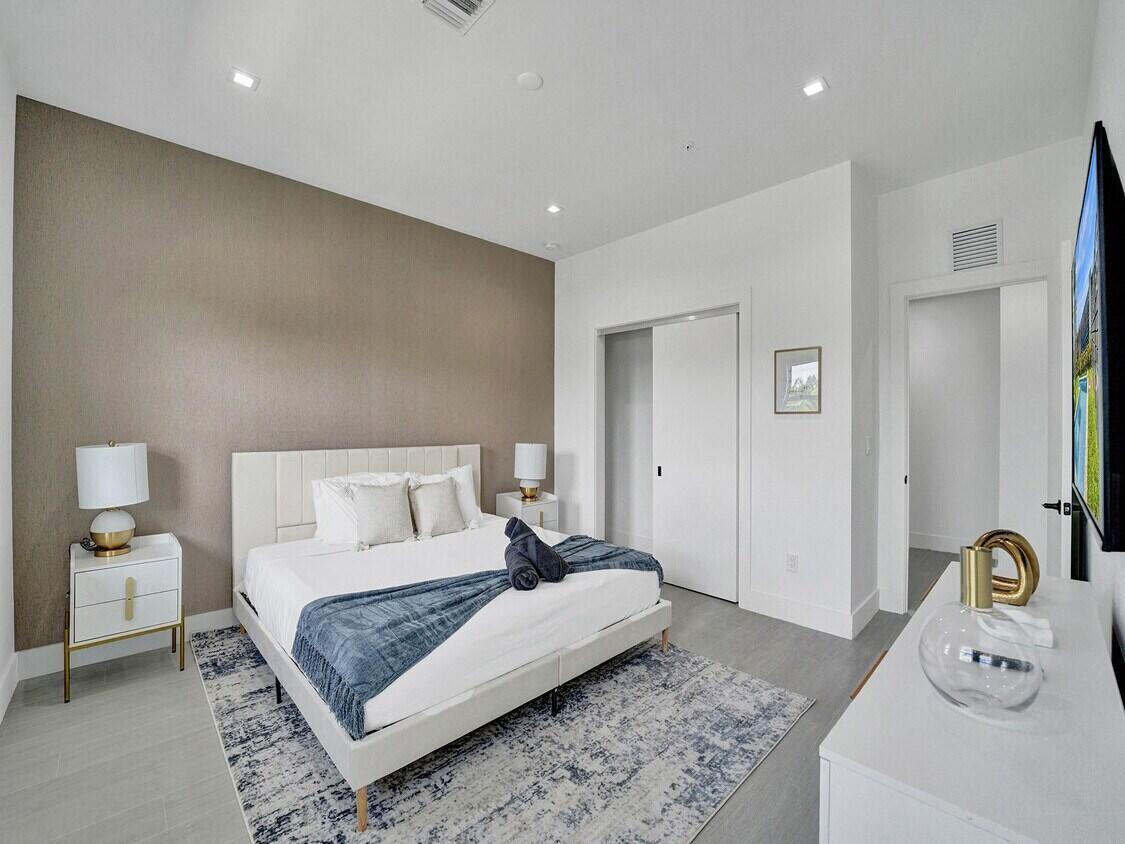 THE ENCLAVE AT LAKE RIDGE - Residential Lease