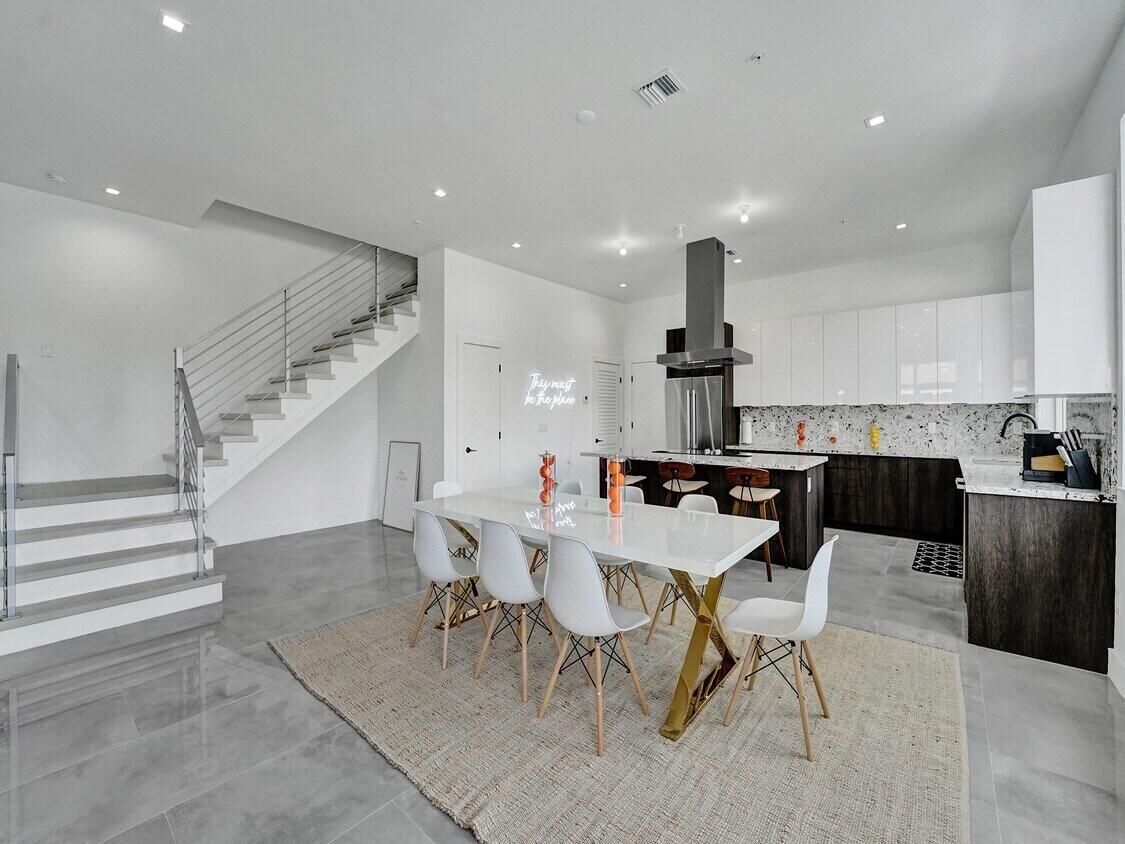 THE ENCLAVE AT LAKE RIDGE - Residential Lease