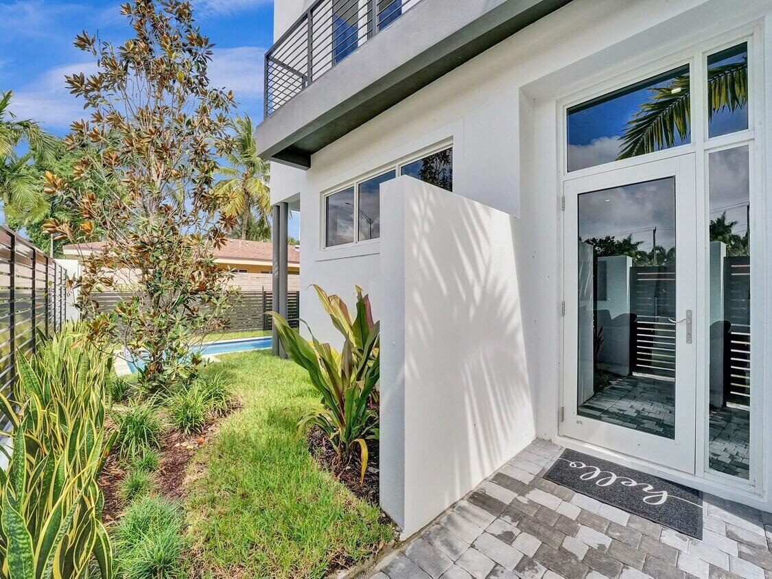 THE ENCLAVE AT LAKE RIDGE - Residential Lease