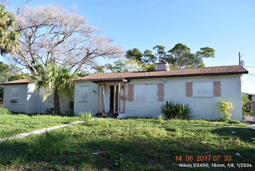 This is an investors dream property. Once fixed up this house has great potential. �gSeller�]Preferred Lender �] All Prospective Buyers are encouraged to be pre�]qualified through
Ditech prior to an offer being accepted. Call # 800�]621�]0894 or apply online at
www.reo.ditech.com. Ditech provides prospective buyers with a �gFree Financial Analysis�h,
competitive rates, terms, low�]money down programs, guaranteed on�]time closings, and may
offer closing cost assistance. Get pre�]approved today!�h�h
�