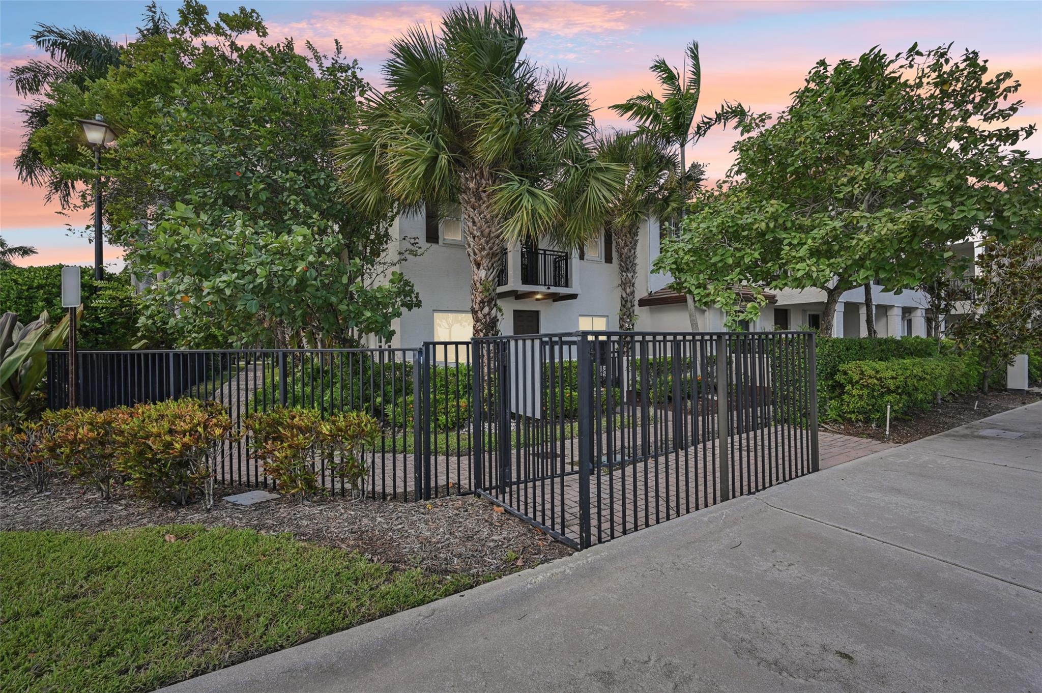 Paloma Lakes - Residential