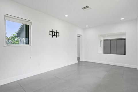 Tiny photo for 6700 E Tropical Way, Plantation, FL 33317 (MLS # B26001798)