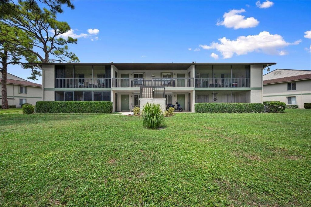 Photo of 6489 Chasewood Drive E #E, Jupiter, FL 33458 (MLS # R11121225)