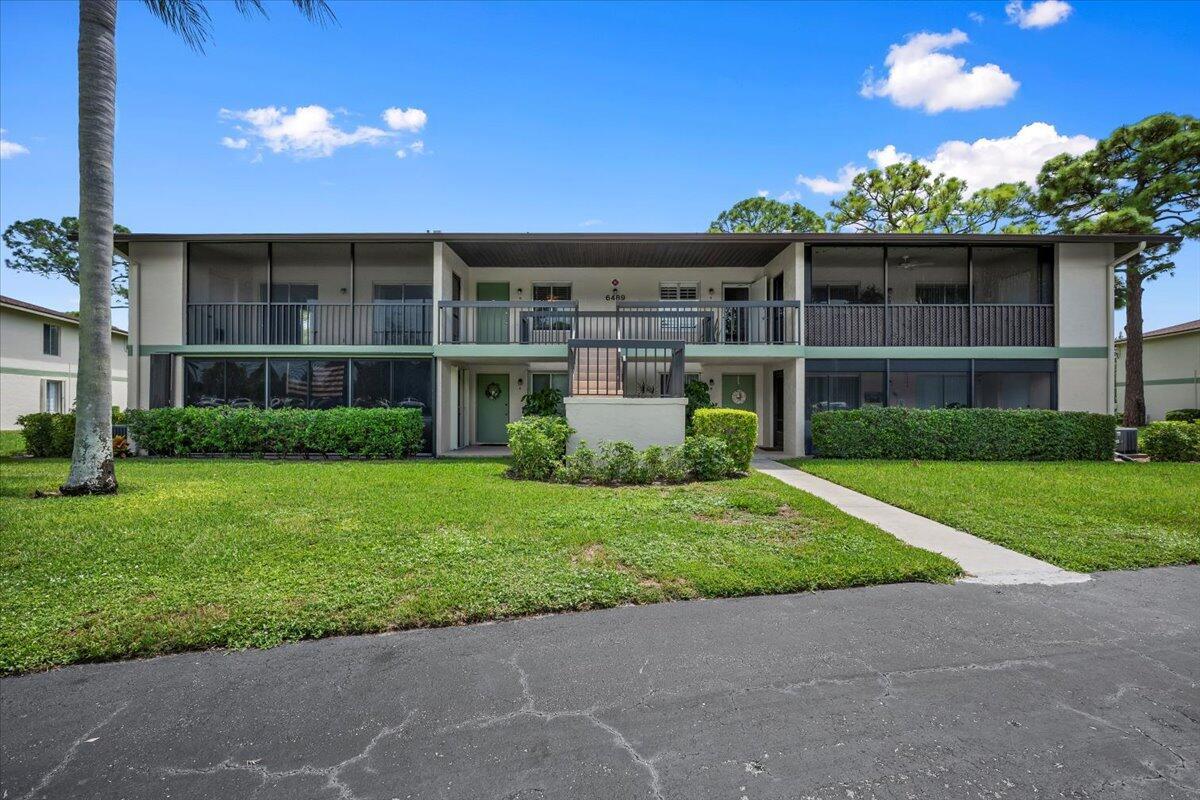 DESIRABLE 2BR/2BA second-floor condo in Chasewood. Features include vaulted ceilings, open living/dining area, updated kitchen, screened patio, and neutral paint throughout. This home has been well cared for as it was used as owners primary residence. Community amenities include a pool, clubhouse, tennis courts, RV/boat storage, and well-kept grounds. Chasewood is a pet-friendly community in a prime Jupiter location close to beaches, shopping, dining, golf, Spring training facilities, and major roadways. Quiet setting and move-in ready--an excellent opportunity to enjoy the Jupiter lifestyle!