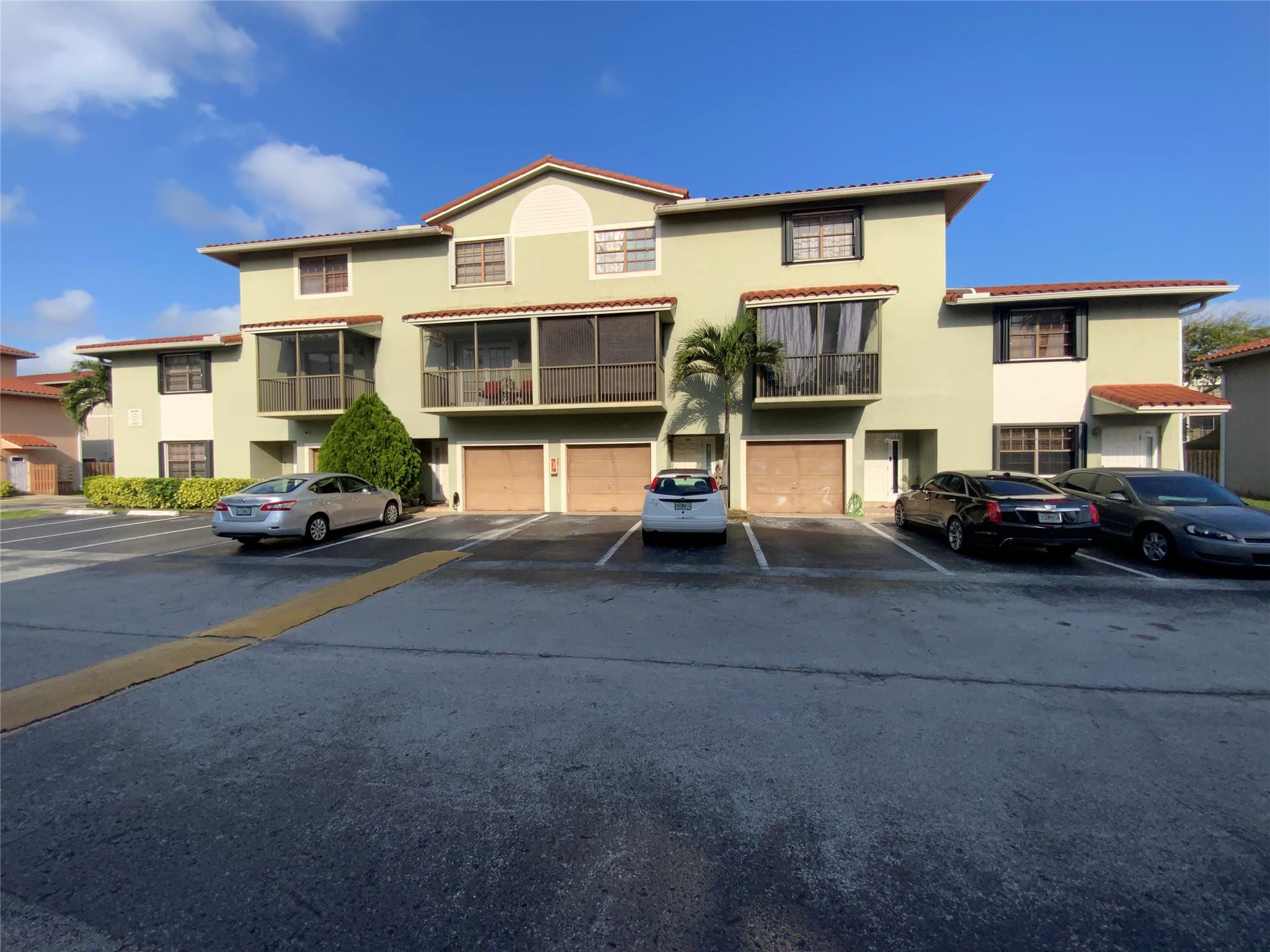 THIS IS A 3BR/1.5BA TRI-LEVEL TOWNHOUSE IN THE HAMMOCKS. ON THE FIRST FLOOR YOU WILL FIND A BEDROOM, LAUNDRY, GARAGE, AND ACCESS TO BACK PATIO TO ENJOY WITH FAMILY AND FRIENDS. THE SECOND FLOOR HAS THE KITCHEN, LIVING ROOM, DINING ROOM, HALF BATH, AND SCREENED BALCONY. THE THIRD FLOOR PROVIDES TWO BEDROOMS AND A FULL BATHROOM. CENTRALLY LOCATED NEAR GREAT SCHOOLS, SHOPPING CENTERS AND MUCH MORE.