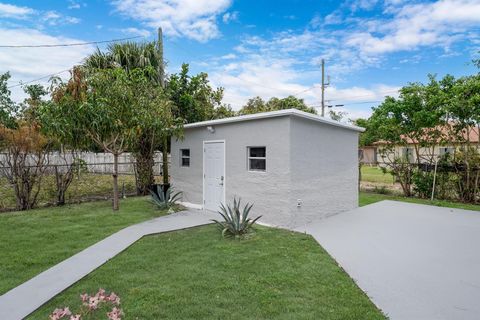 Single Family Residence in Delray Beach FL 333 5 Avenue Ave 10.jpg