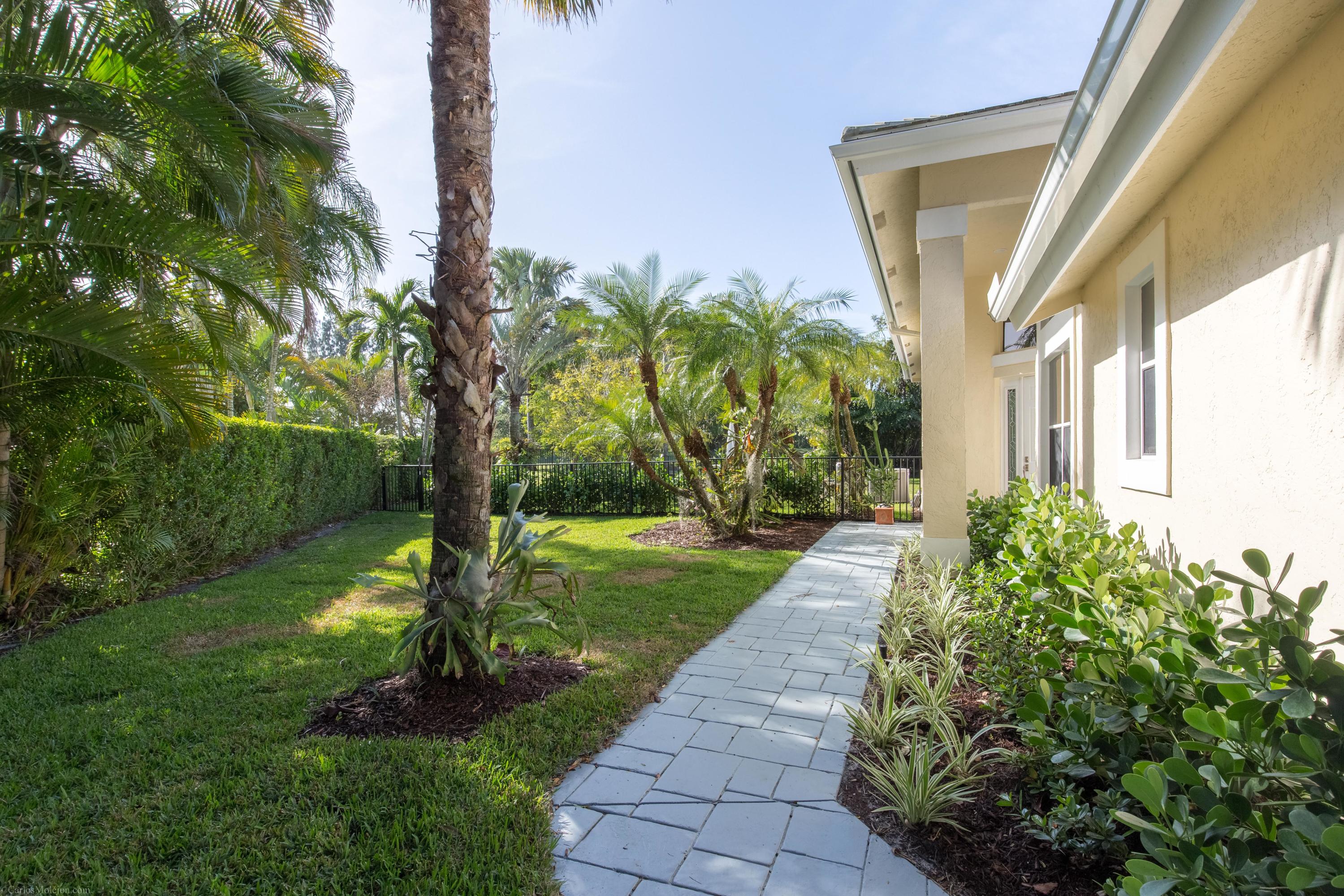 SHADY OAKS OF PALM BEACH POLO & COUNTRY - Residential