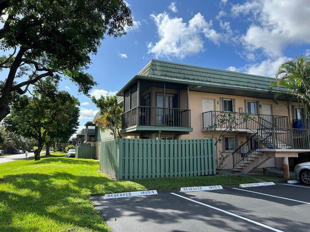 Photo of 1807 Fairview Villas Drive #3, Palm Springs, FL 33406 (MLS # B26009536)