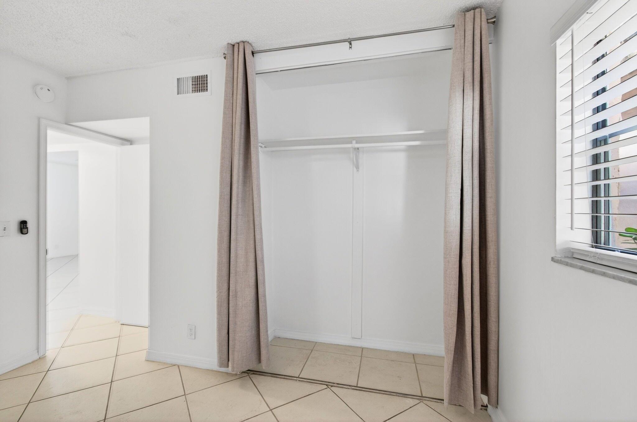 BOCA TOWNE CENTRE - Residential Lease