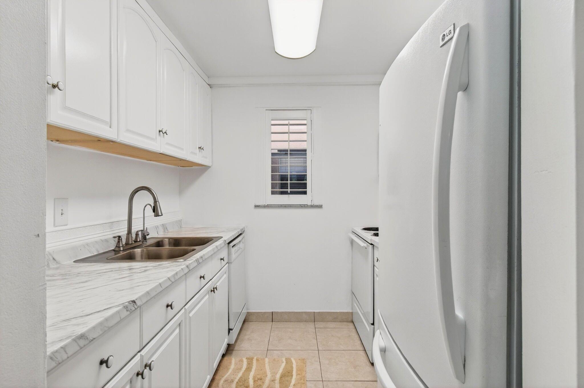 BOCA TOWNE CENTRE - Residential Lease