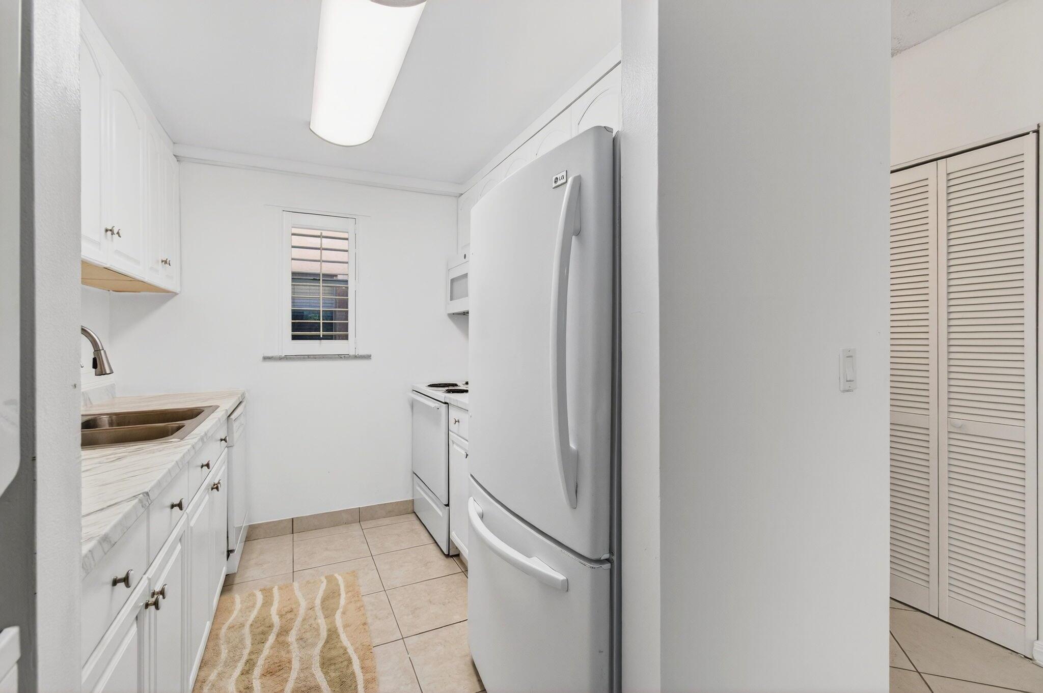 BOCA TOWNE CENTRE - Residential Lease