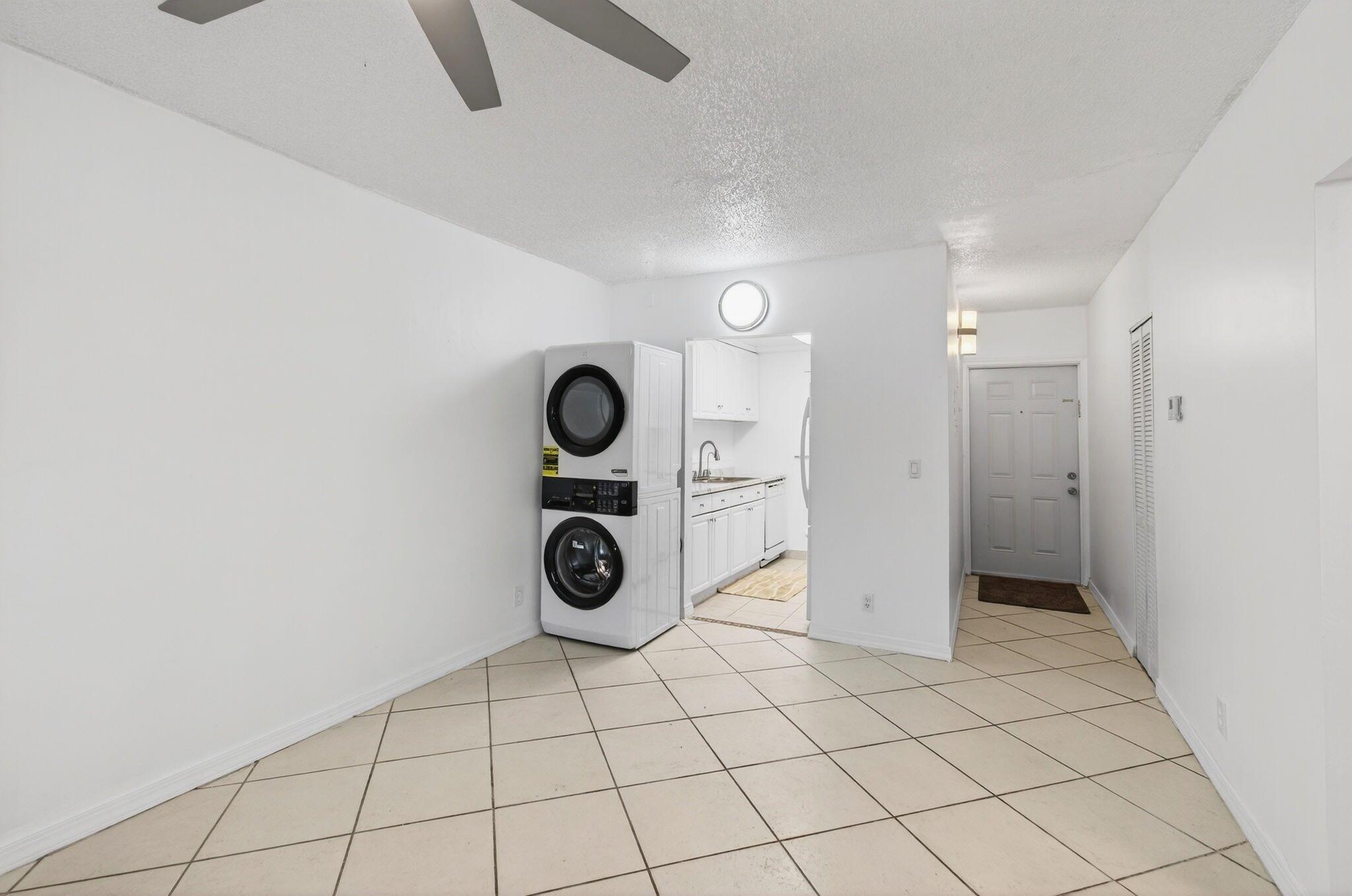 BOCA TOWNE CENTRE - Residential Lease