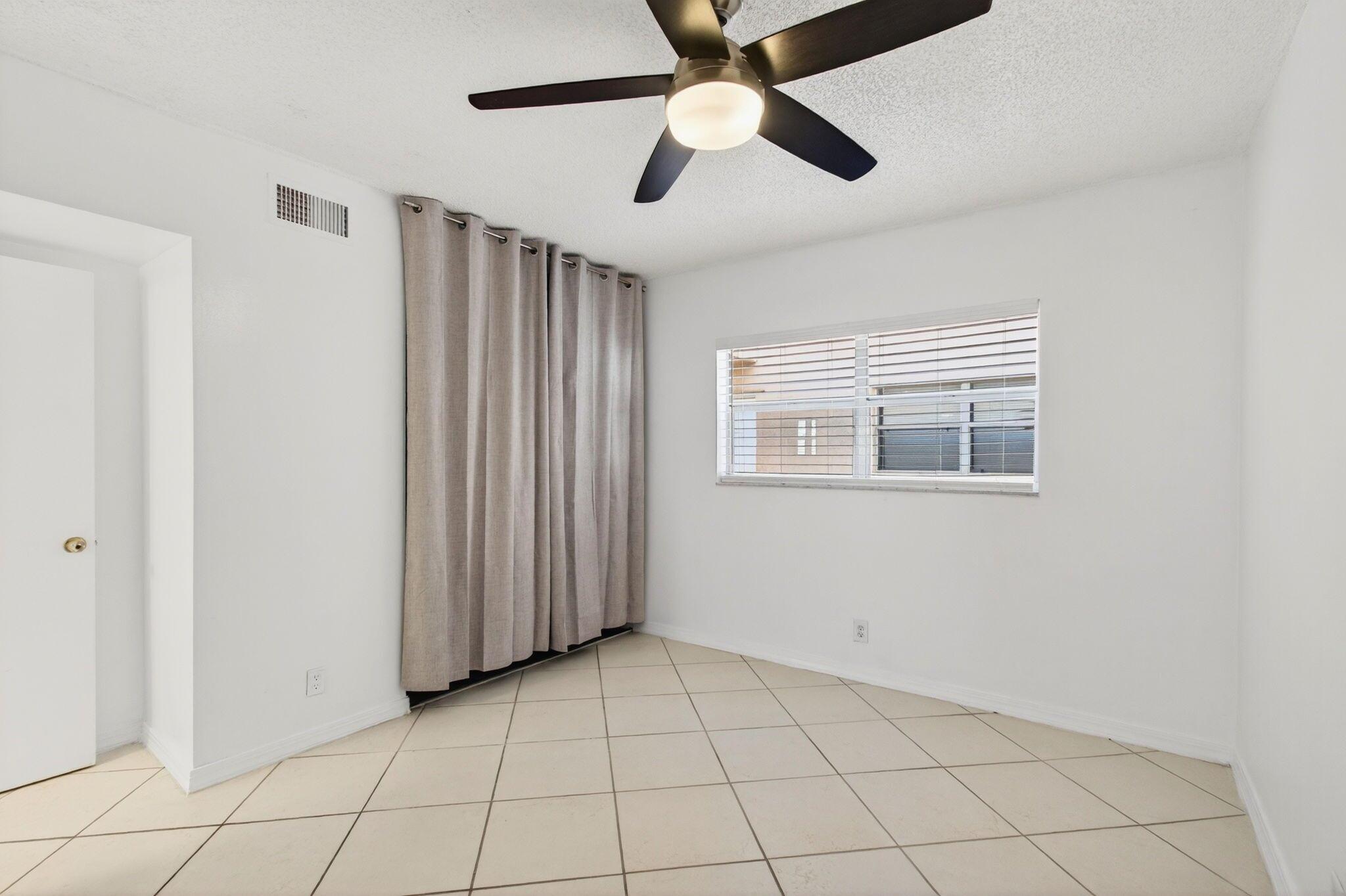 BOCA TOWNE CENTRE - Residential Lease