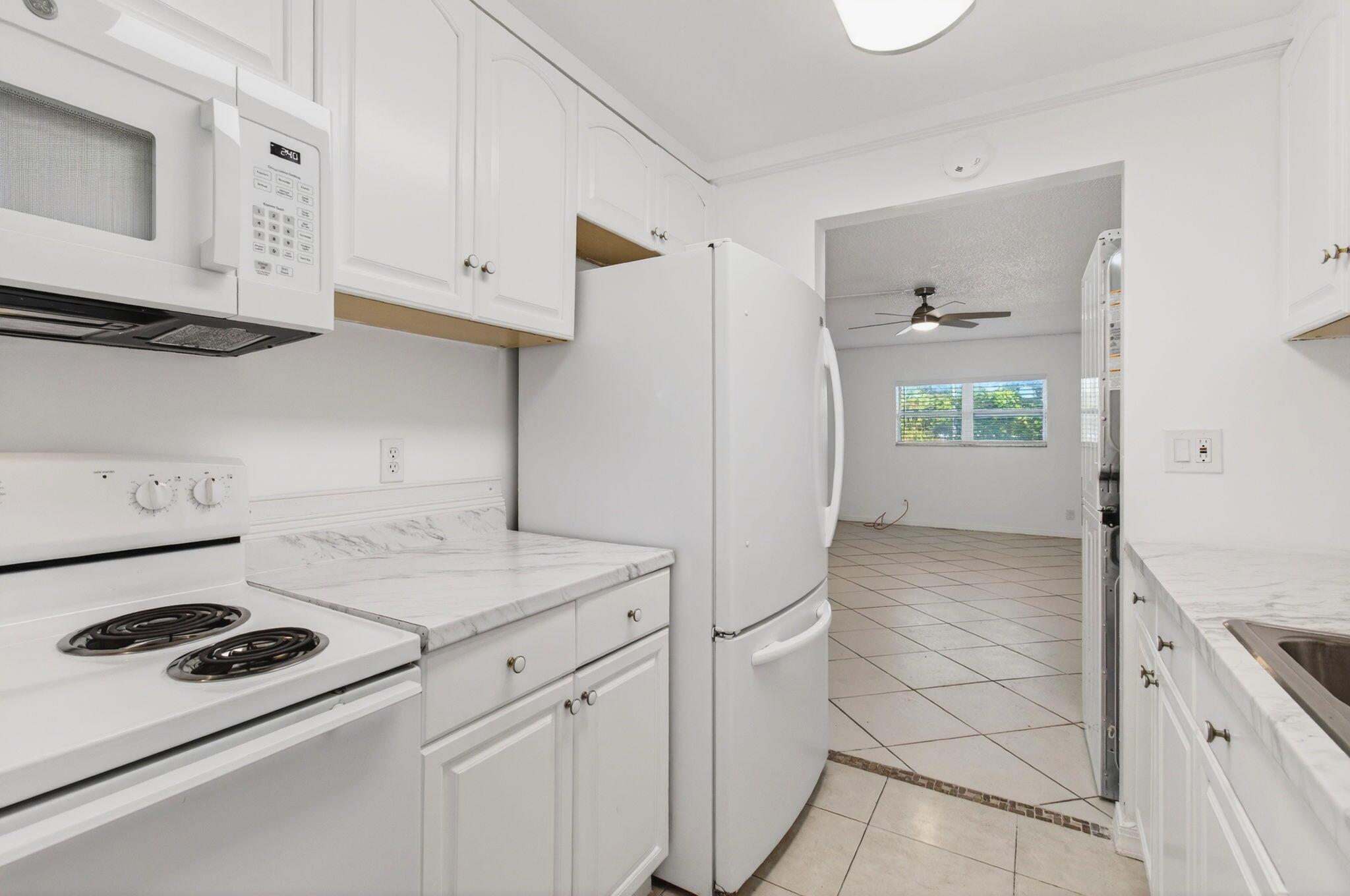 BOCA TOWNE CENTRE - Residential Lease