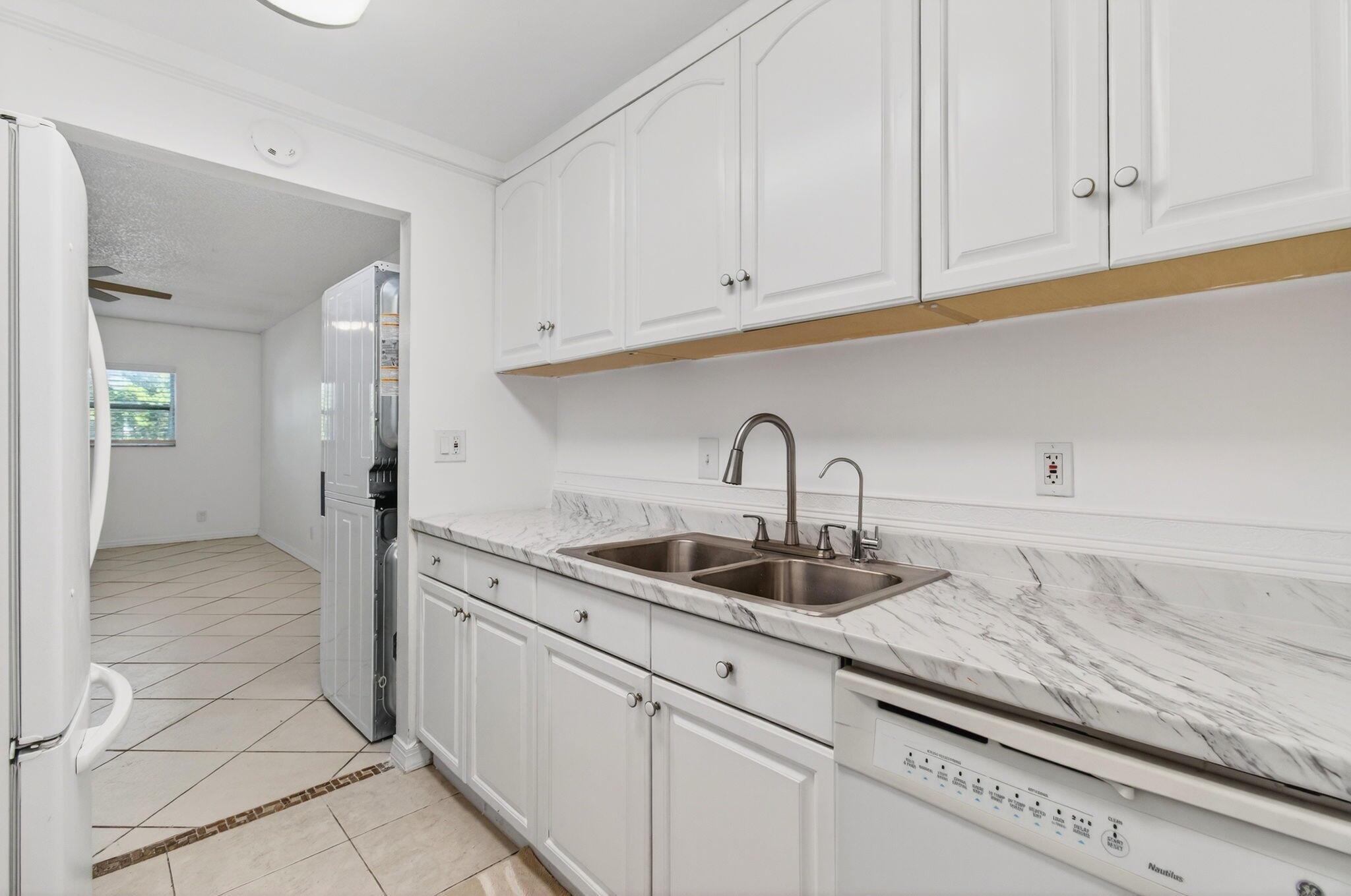 BOCA TOWNE CENTRE - Residential Lease