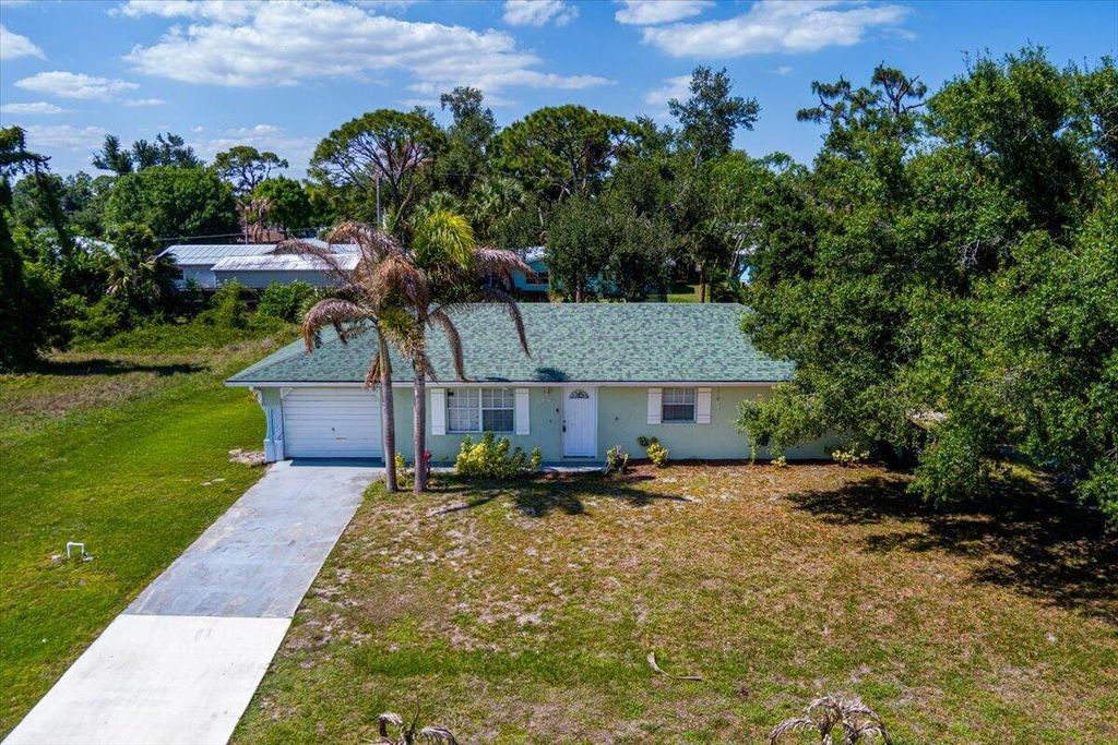 Photo of 6602 Fort Walton Avenue, Fort Pierce, FL 34951 (MLS # B26025729)