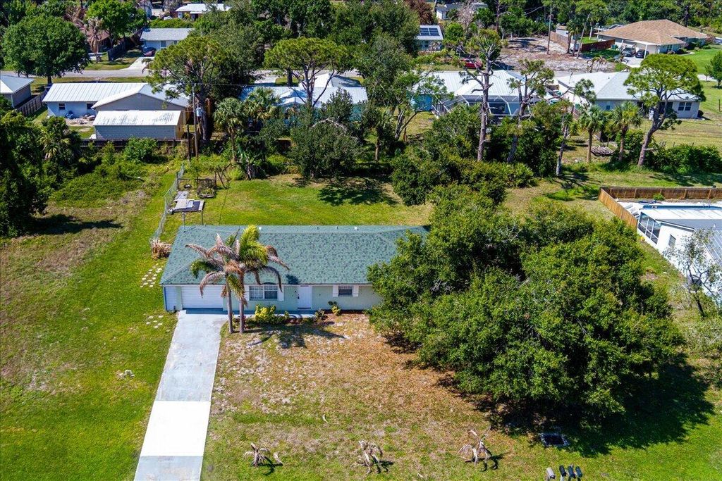 Photo of 6602 Fort Walton Avenue, Fort Pierce, FL 34951 (MLS # B26025729)