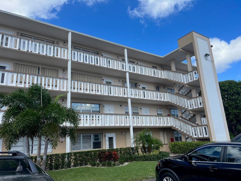 Photo of 260 Southampton C #C, West Palm Beach, FL 33417 (MLS # F10416022)