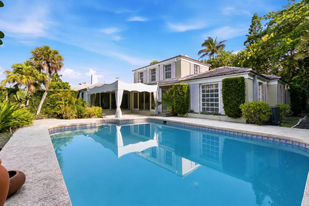 Photo of 109 Via Vizcaya, Palm Beach, FL 33480 (MLS # B26031755)