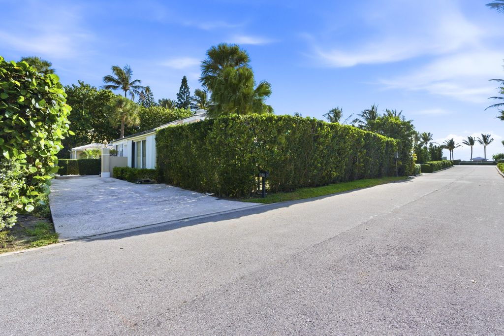 Photo of 109 Via Vizcaya, Palm Beach, FL 33480 (MLS # B26031755)