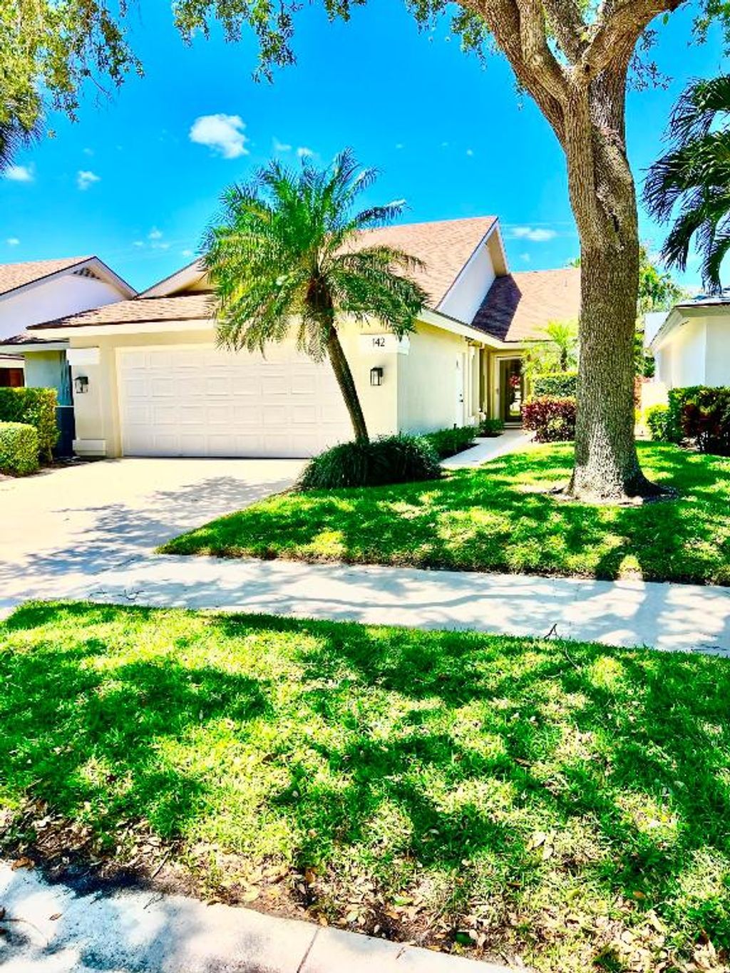 Photo of 142 Cape Pointe Circle, Jupiter, FL 33477 (MLS # R10982188)