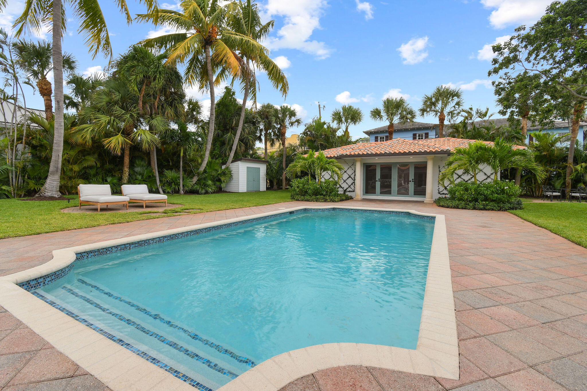 ESSEX LANE - Residential