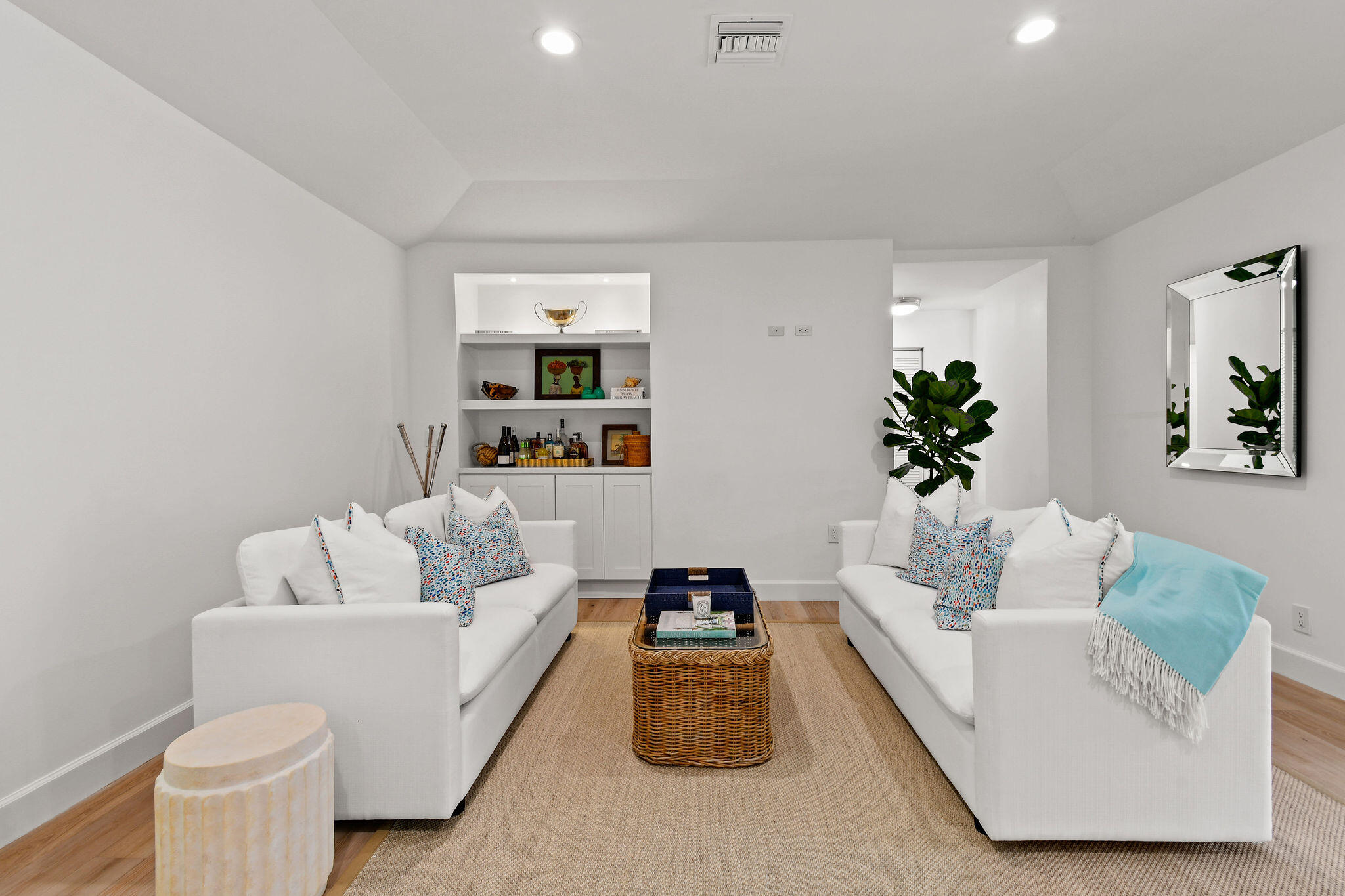 ESSEX LANE - Residential