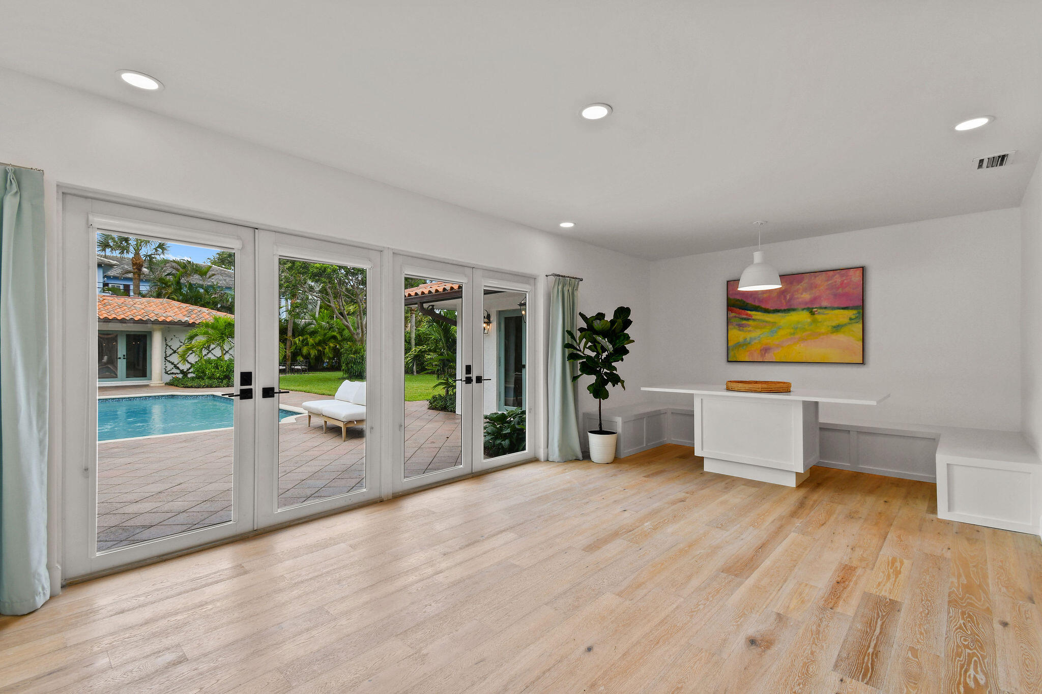 ESSEX LANE - Residential