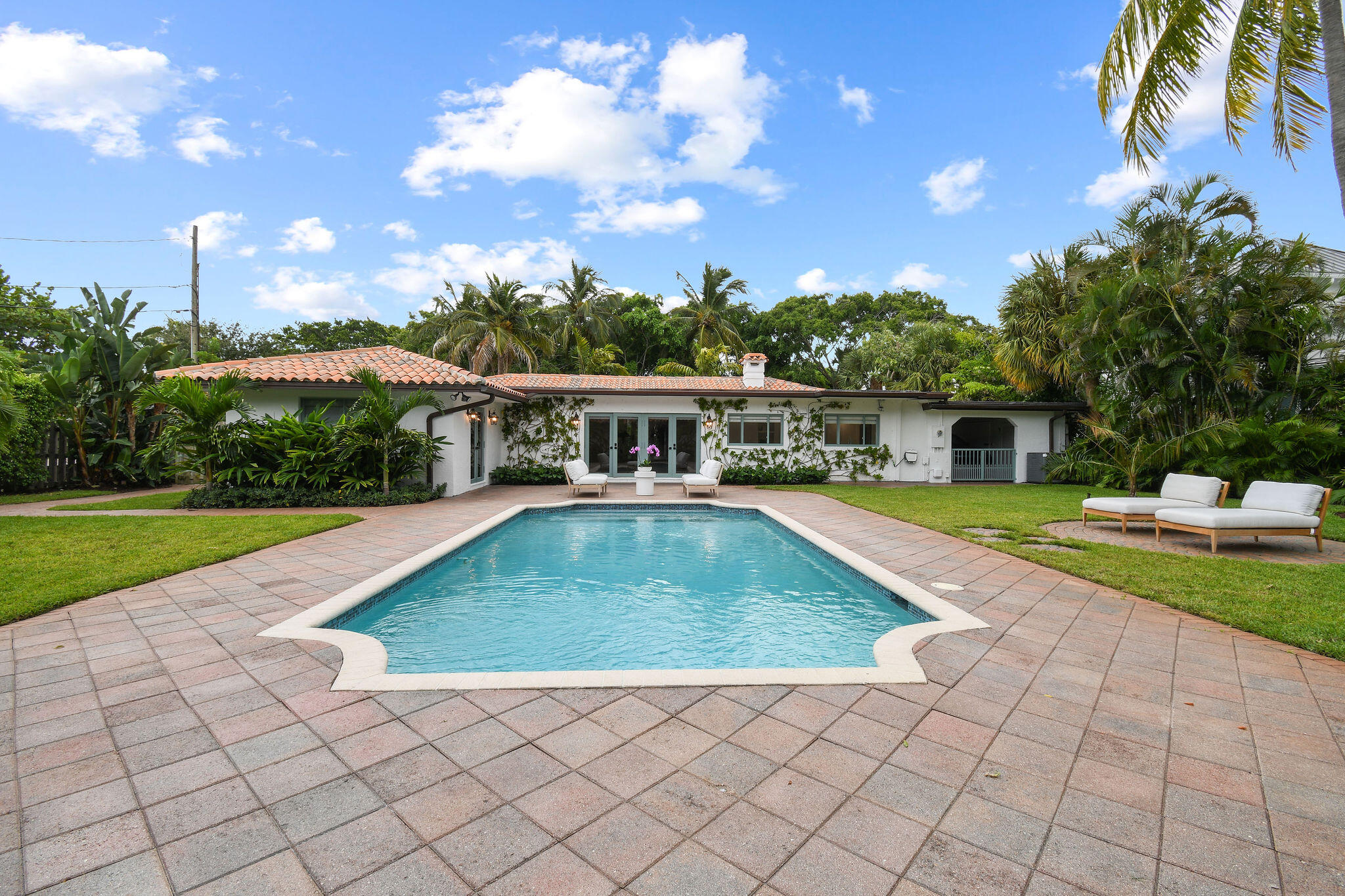 ESSEX LANE - Residential