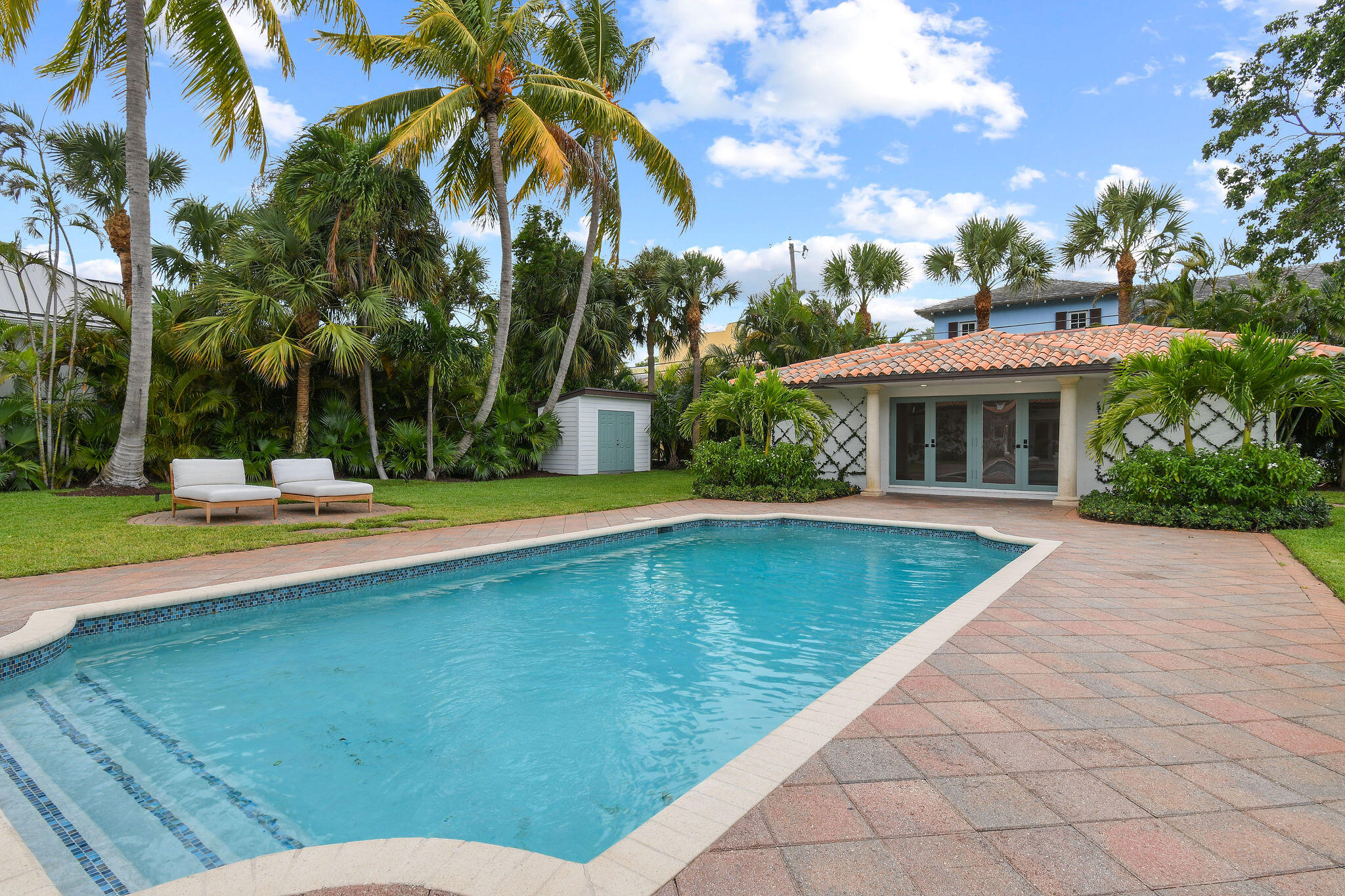 ESSEX LANE - Residential