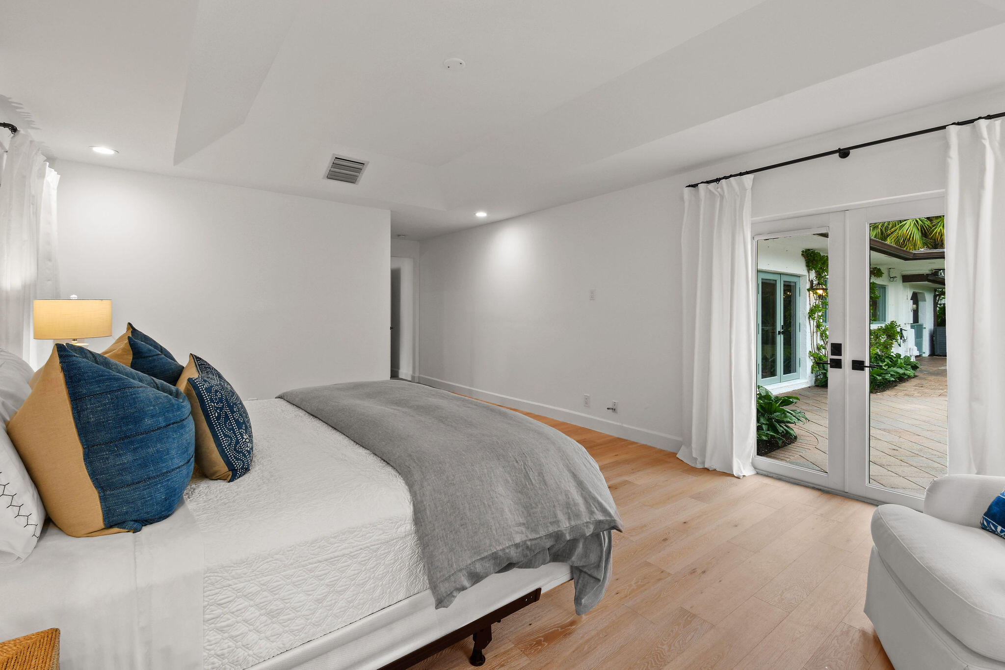 ESSEX LANE - Residential