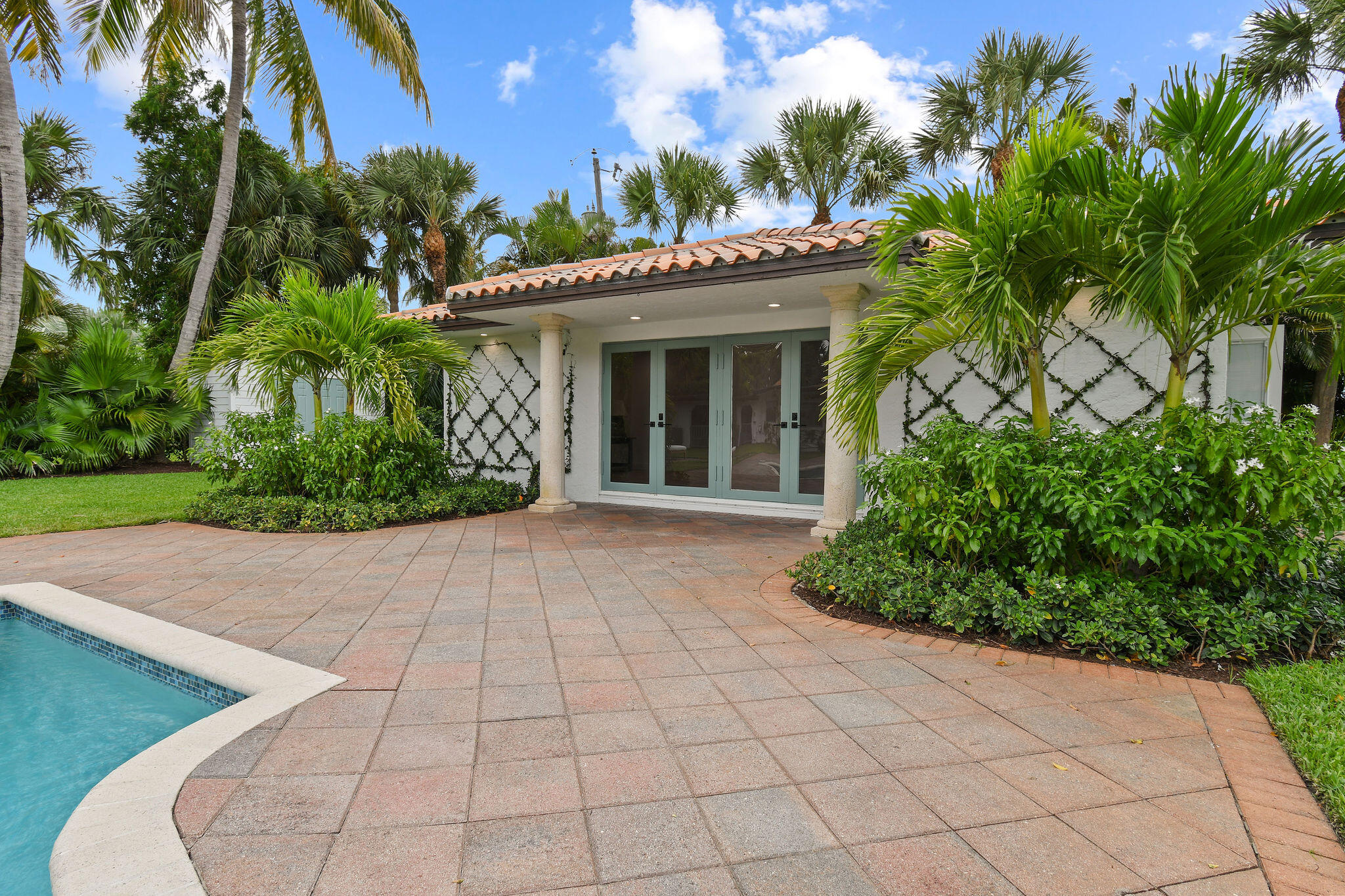 ESSEX LANE - Residential