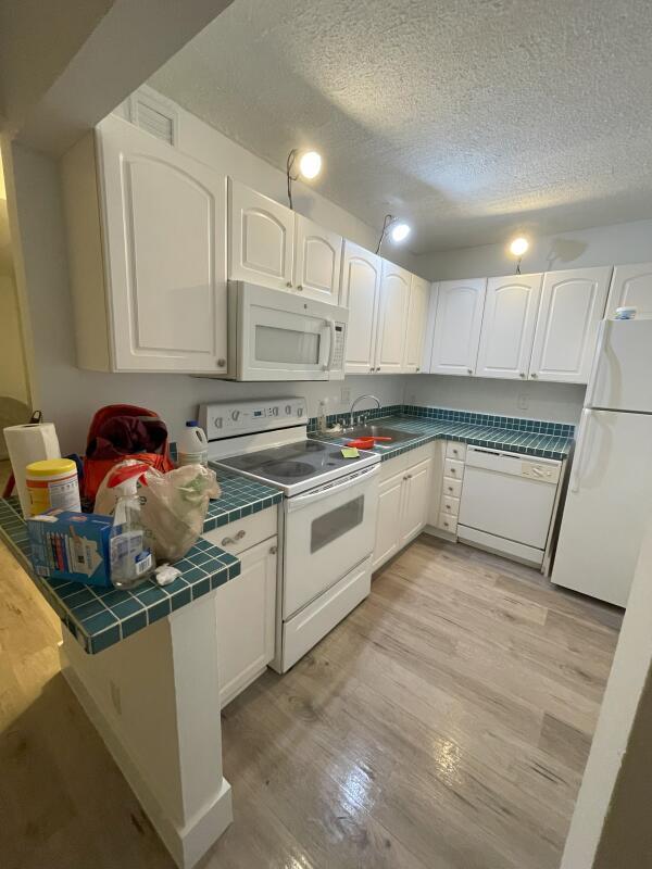 480 NW 20th Street 207b