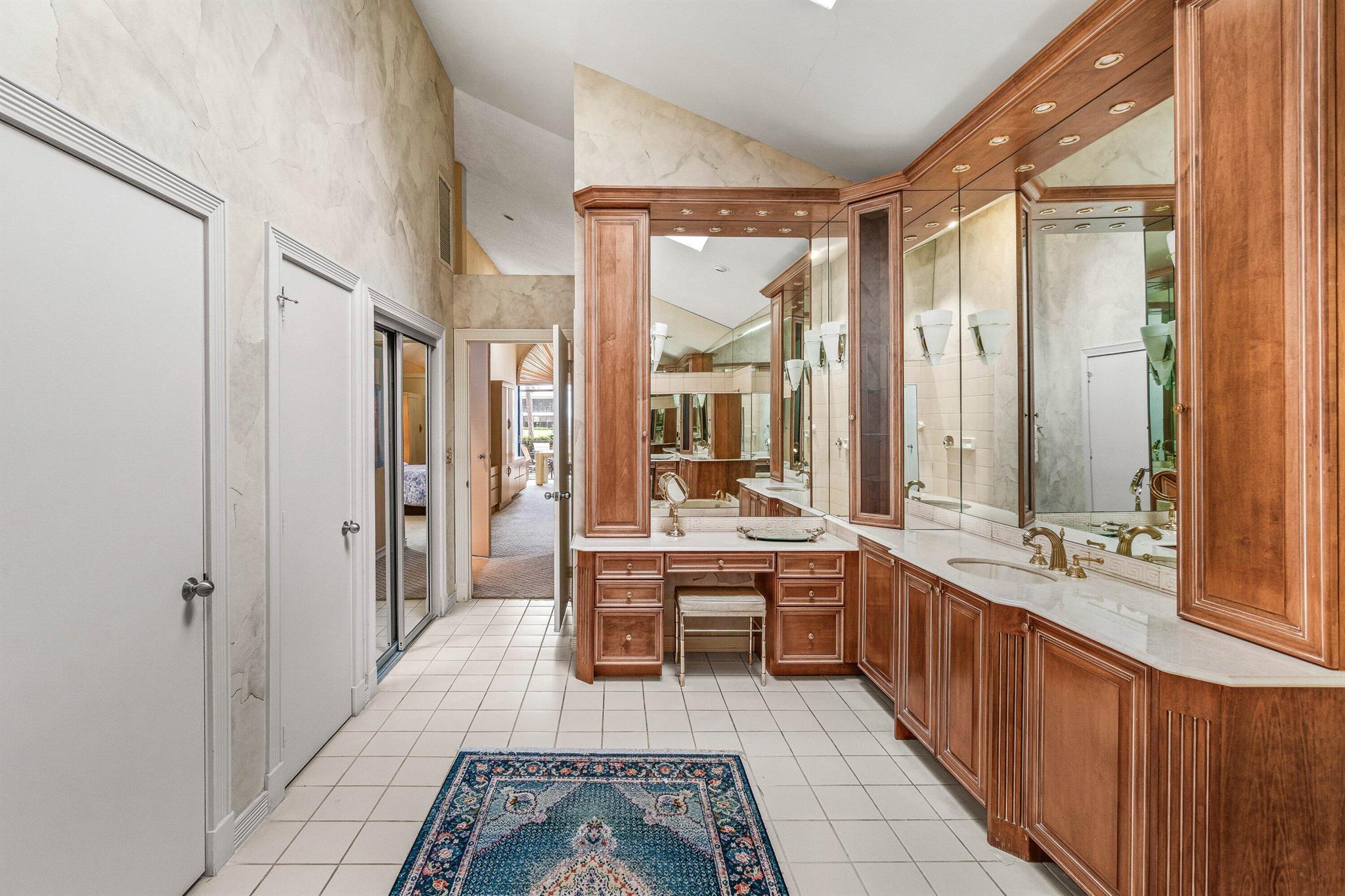 STEEPLE CHASE - Residential