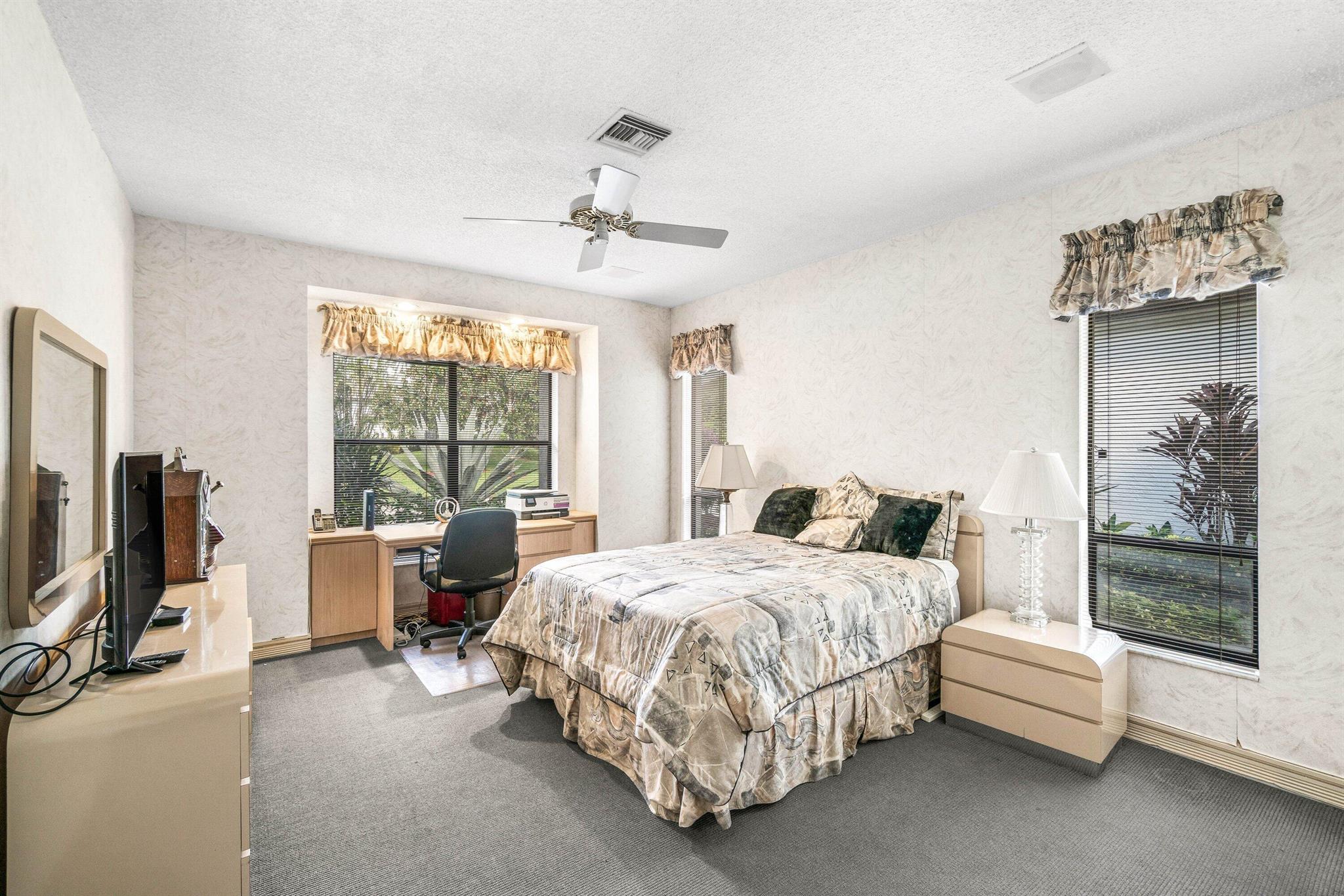 STEEPLE CHASE - Residential