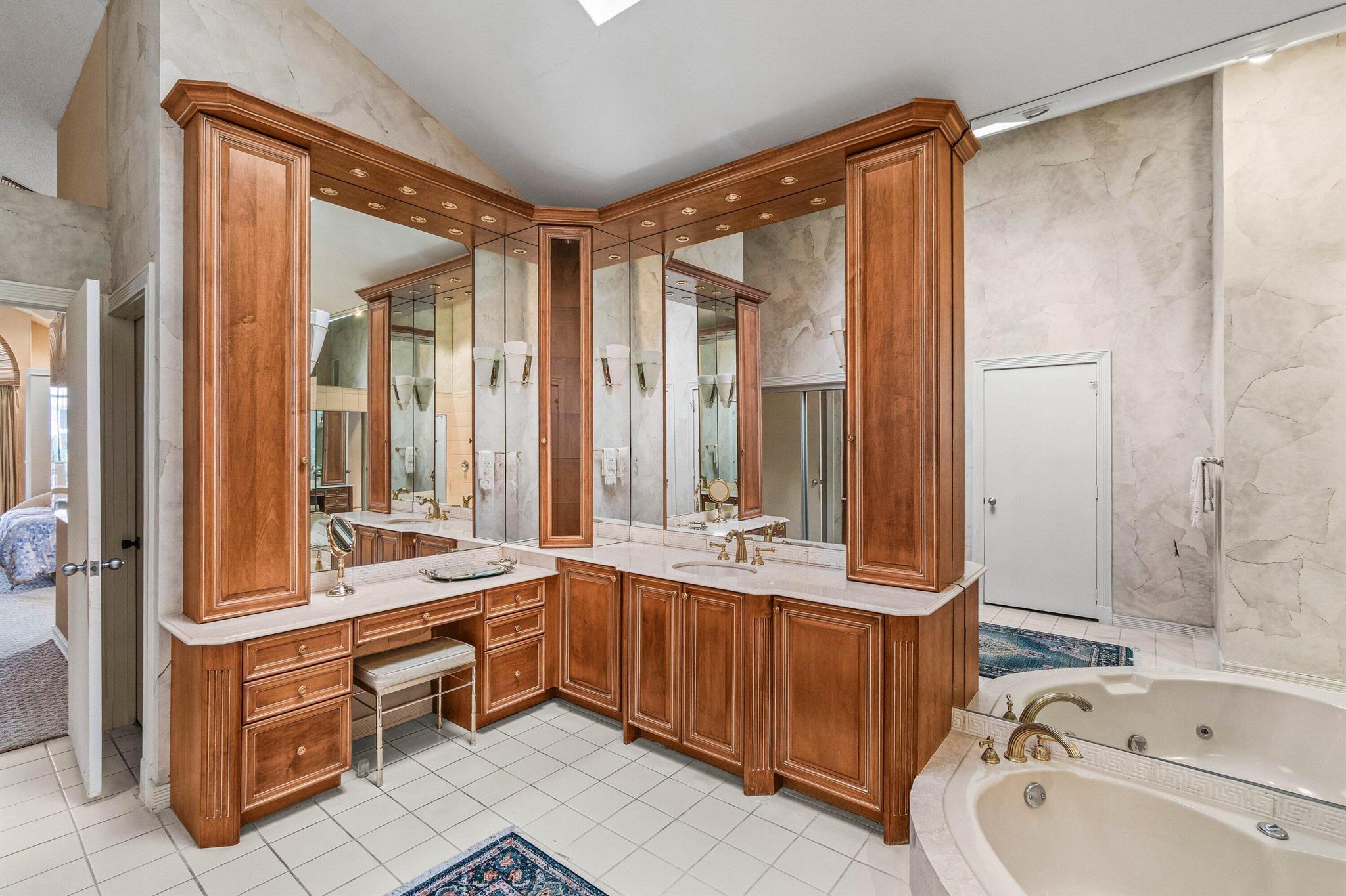 STEEPLE CHASE - Residential