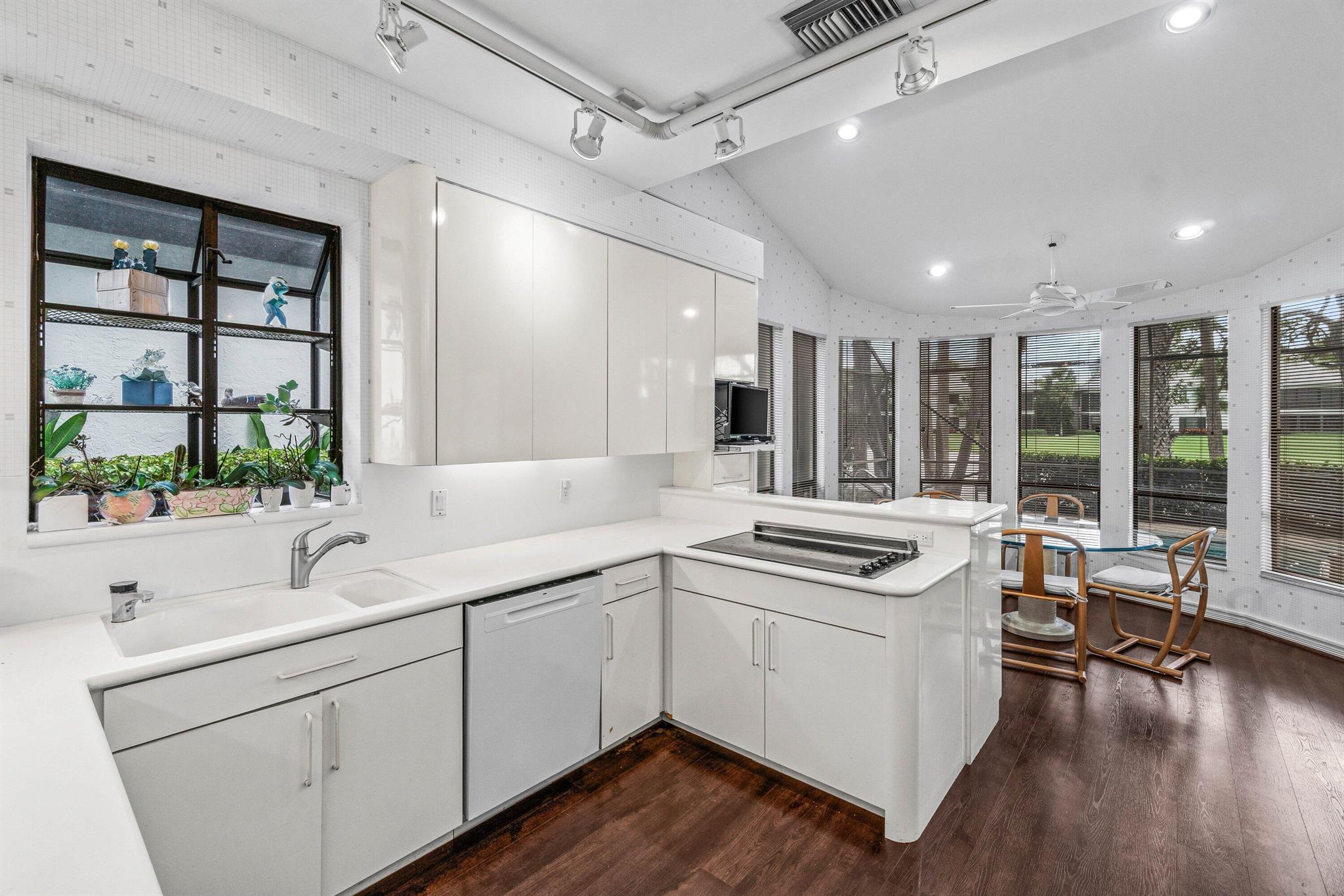 STEEPLE CHASE - Residential