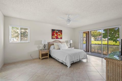 Condominium in Delray Beach FL 13790 Oneida Dr Dr 20.jpg