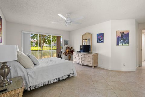 Condominium in Delray Beach FL 13790 Oneida Dr Dr 21.jpg
