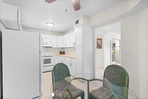 Condominium in Delray Beach FL 13790 Oneida Dr Dr 8.jpg