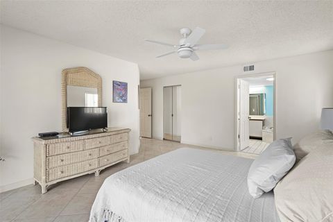 Condominium in Delray Beach FL 13790 Oneida Dr Dr 22.jpg